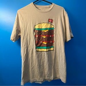 Under armour graphic work out shirt medium